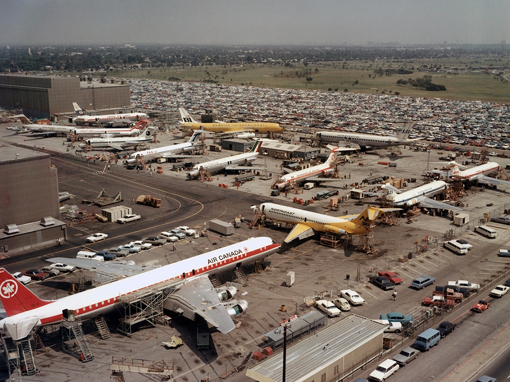 Douglas DC-8 and DC-9s being worked on 