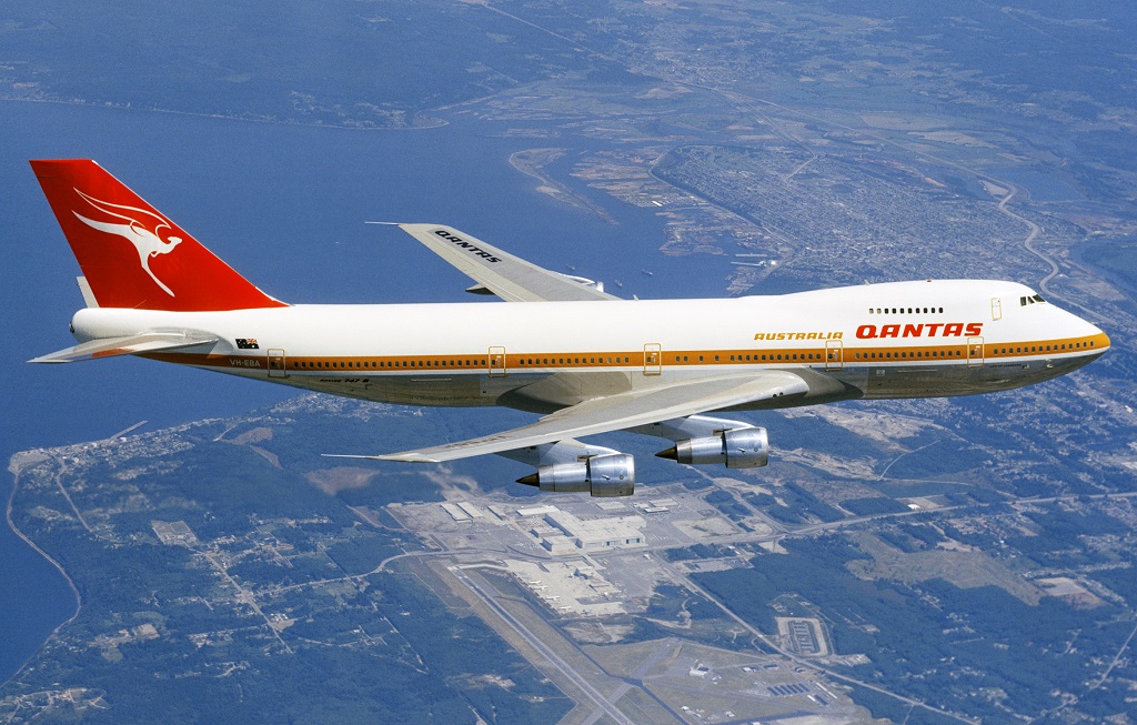 Qantas 747 over Boeing factory