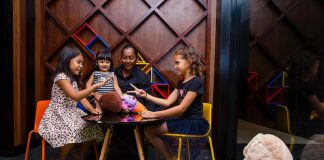 Fijian lounge new kids nanny
